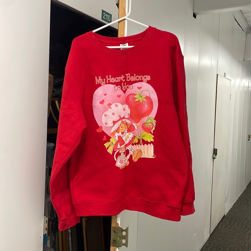 Hot Topic Strawberry Shortcake Red Sweatshirt Sweater Sz: L Womens Like New!